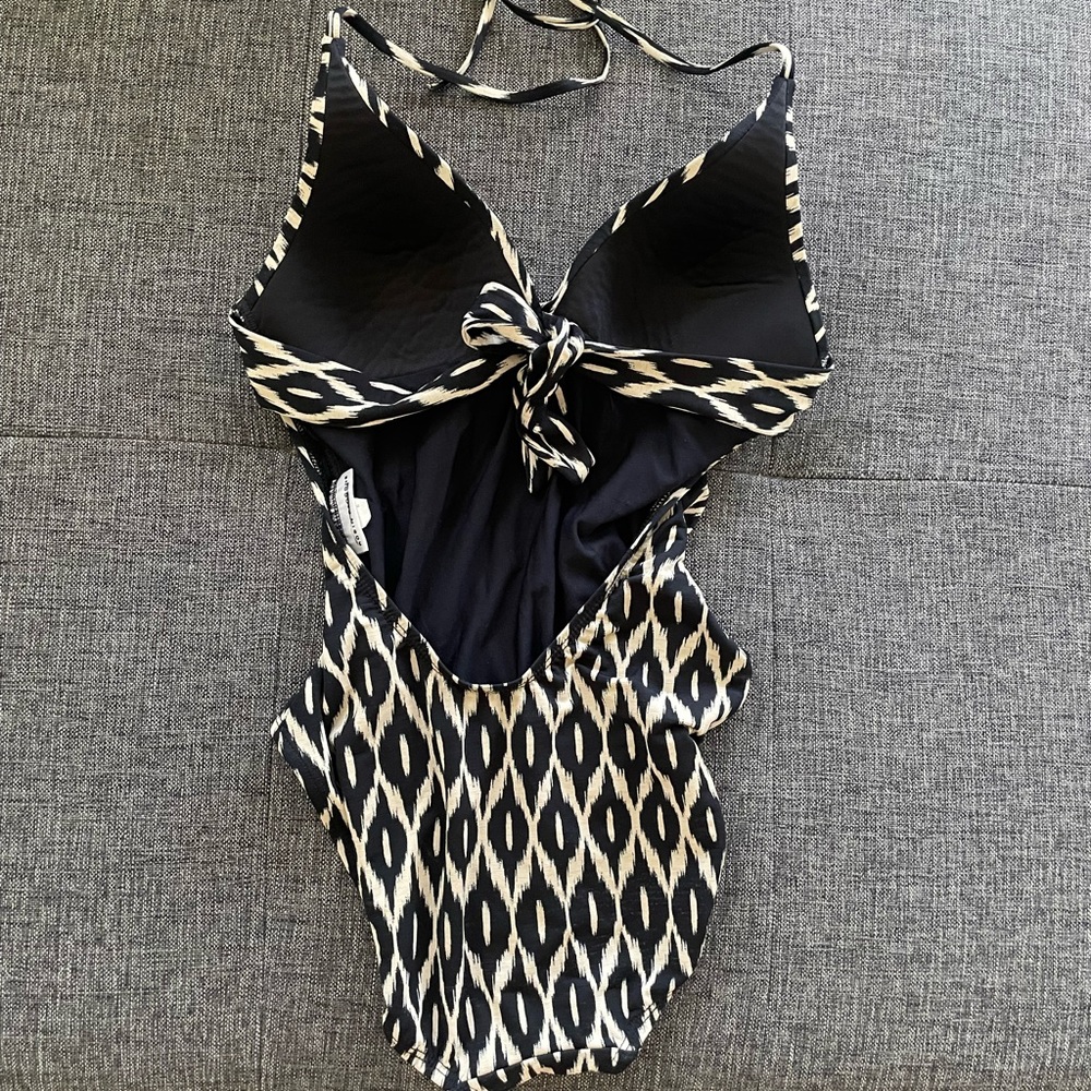 Size 6 Robin Piccone one piece swimsuit - Picture 3 of 4